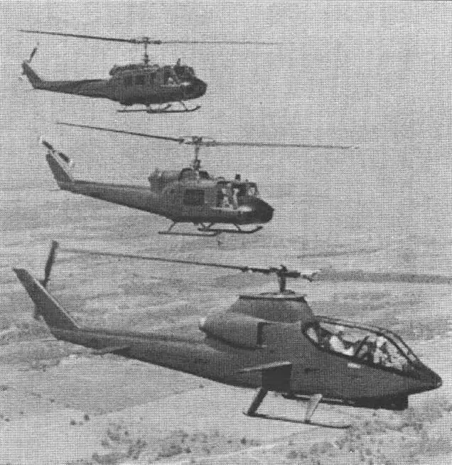 Кобра AH1G в одном строю со своими прародителями Хью UH1 Белл модель - фото 50
