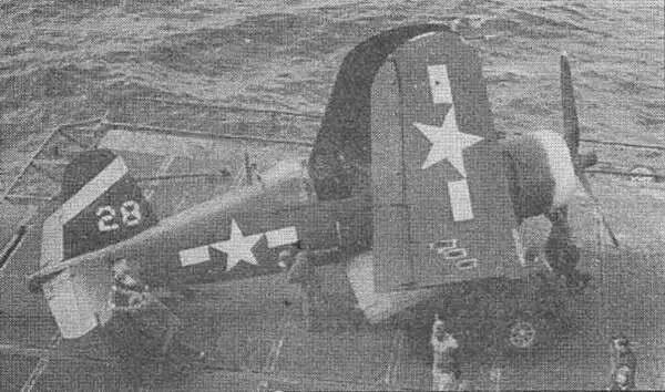 F4U1D оттаскивается на стоянку Создавая эту модификацию специалисты фирмы - фото 56