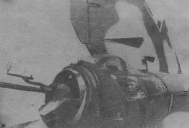 Кормовая оборонительная установка с пушкой MG15220 на само лете Не 177 В - фото 153