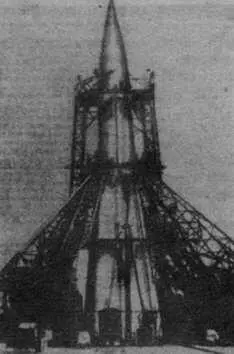Первая межконтинентальная баллистическая ракета Р 7 на стартовом столе Ракета - фото 164