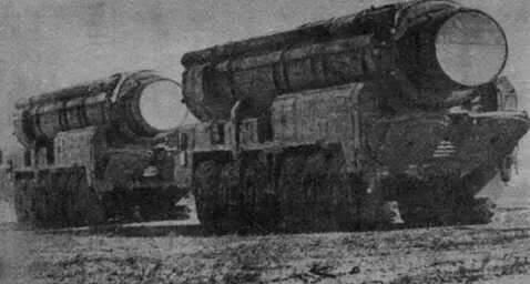 Самоходная пусковая установка МАЗ7310 ракеты РСД10 Суть же СОИ заключалась - фото 180
