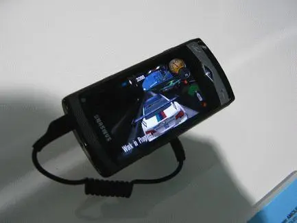 Samsung Wave с Super AMOLED экраном вид спереди В общем компания нацелена на - фото 65