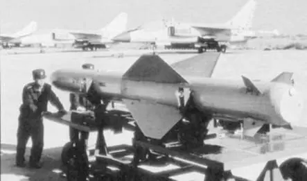 Подвеска ракеты YJ8K под истребительбомбардировщик FH7 Ракета YJ83 - фото 59