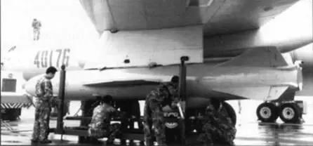 Подвеска под бомбардировщик Н6 ракеты YJ63 с ТРД Пуск ракеты YJ63 с - фото 69