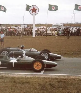 Гранпри ЮАР 1965 в ИстЛондоне Джим Кларк машина под 1 лидировал на - фото 4