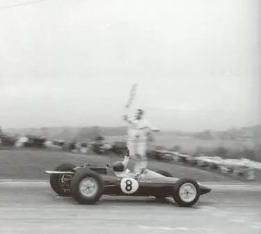 В 1962 году Кларк лидировал в Гранпри США практически от самого старта с поула - фото 8