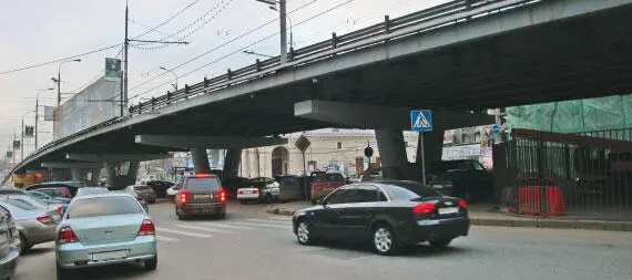 На перекрестке Комсомольского проспекта и Садового кольца Главнейшими - фото 116
