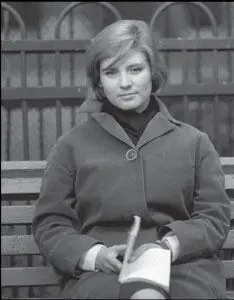 ЕВГЕНИЯ УРАЛОВА родилась 19 июня 1940 г в Ленинграде В 1964 г окончила - фото 128