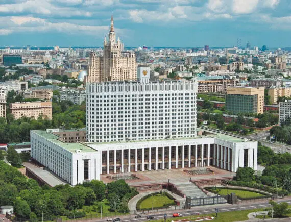 Белый дом В фильме есть эпизод где Катерина встречает его на дороге перед - фото 213