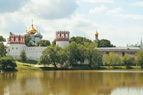 Возле Новодевичьего монастыря На берегах Яузы Рядом с монастырем - фото 234
