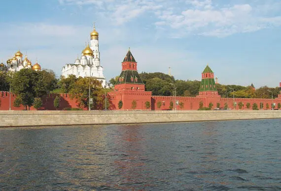 Вид Кремля со стороны Софийской набережной Фильм вышел под рекламным слоганом - фото 267