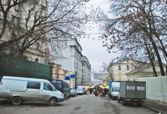 Вид от церкви Святого князя Владимира на Солянку В 1948 г синагогу посетила - фото 294