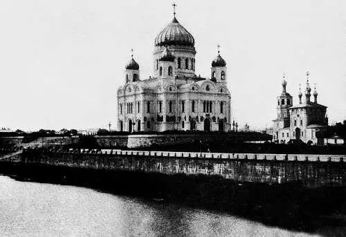 Храм Христа Спасителя и справа церковь Похвалы Пресвятой Богородицы в - фото 38