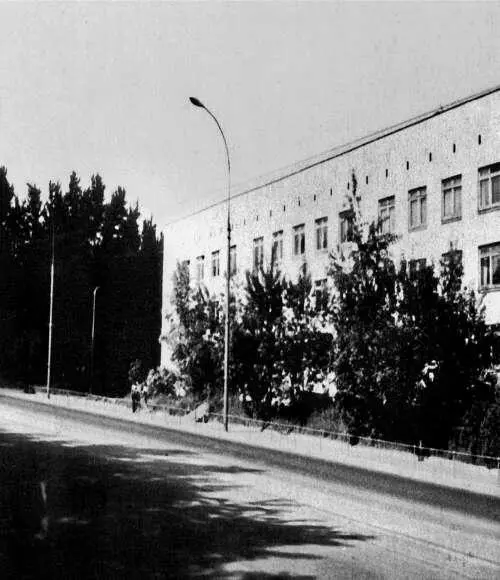 Место церкви Троицы в Сыромятниках поликлиника и сквер В XX в церковь - фото 73