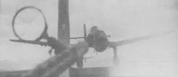 Ju 87B летят к цели Рвущиеся вперед бронетанковые части вермахта постоянно - фото 68