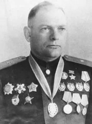 Командир 10й Гв ШАД Герой Советского Союза генералмайор А Н Витрук - фото 69