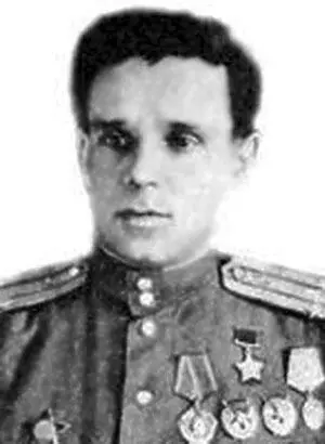 Герой Советского Союза командир 673го ШАП подполковник А П Матиков Помощник - фото 91
