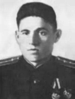 Командир эскадрильи 46го ШАП ВВС СФ капитан А Н Синицын Командир эскадрильи - фото 93