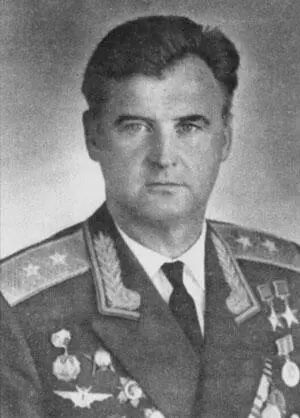 Дважды Герой Советского Союза генераллейтенант авиации М П Одинцов К началу - фото 116