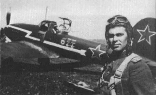 Заместитель командира 15Гв ШАП Дважды Герой Советского Союза гвардии майор В - фото 129
