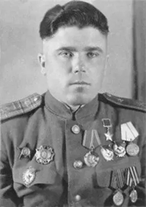 Герой Советского Союза майор В Л Волгин Командир 735го ШАП майор С Е - фото 174