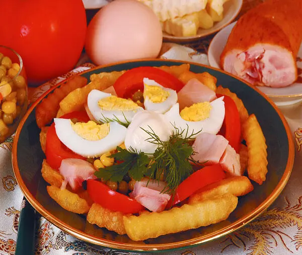 Ингредиенты копченая курица 150 г картофель 2 шт яйцо 1 шт помидоры - фото 43