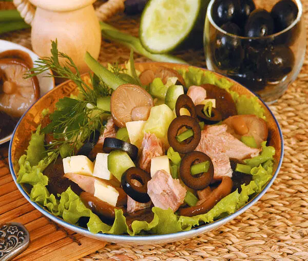 Ингредиенты копченая курица 200 г сыр 150 г маслины 70 г - фото 45