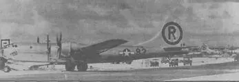 Вечер б августа 1945г Энола Гэй садится на авиабазу Норт Филд на остравах - фото 42