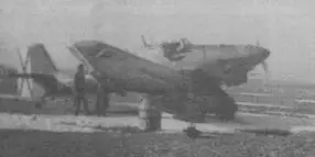 Испанский Ju 87А готовится к боевому вылету Ju 87А в безоблачном испанском - фото 71