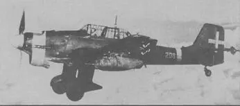 Ju 87R2 итальянских ВВС Ju 87B в Балканской кампании заправляются прямо из - фото 86