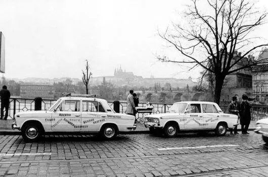 1973 год Автомобили ВАЗ2103 на набережной Праги первый международный - фото 51
