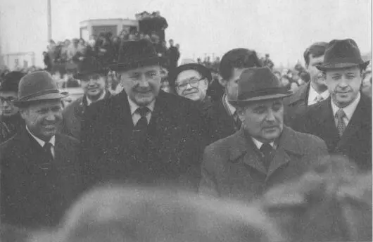 8 апреля 1986 г Исторический визит М Горбачёва на Волжский автозавод В - фото 589