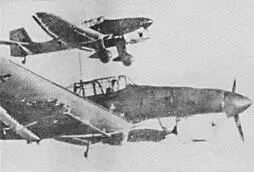 Знаменитый снимок якобы изображающий Ju87C потерявший шасси при ударе о - фото 87