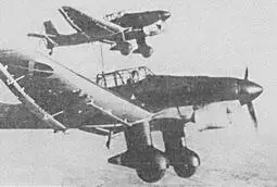 Знаменитый снимок якобы изображающий Ju87C потерявший шасси при ударе о - фото 88