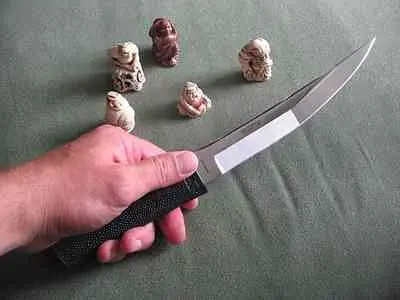 Рукоять выполнена из черного полимера напинающего симбиоз полимера и кратона - фото 382