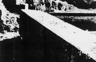 Рис 616 Старая фотография одного из огромных базисных блоков платформы - фото 315