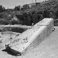 Рис 618 Современная фотография одного из блоков Баальбекской террасы - фото 317