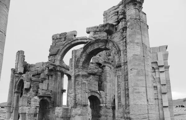 Рис 640 Входная арка Пальмира Фотография 2005 года Рис 641 Длинная - фото 339