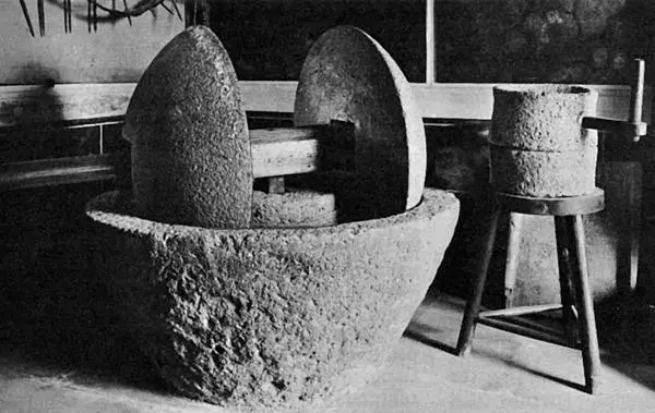 Рис 654 Старинная каменная мельница обнаруженная в античных Помпеях - фото 353
