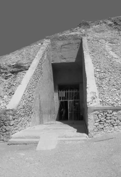 Рис 713 Вход в гробницу фараона Рамзеса IX в Долине царей Фотография - фото 411
