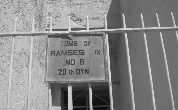 Рис 714 Табличка при входе в гробницу фараона Рамзеса IX в Долине Царей - фото 412