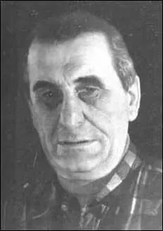 В Л Кондратьев Родился в семье инженерапутейца В 1922 г семья переехала в - фото 298