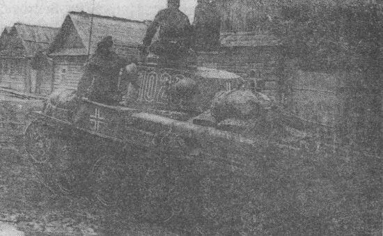 Pz38t AusfF на улице белорусской деревни Судя по тактическому значку рядом - фото 80