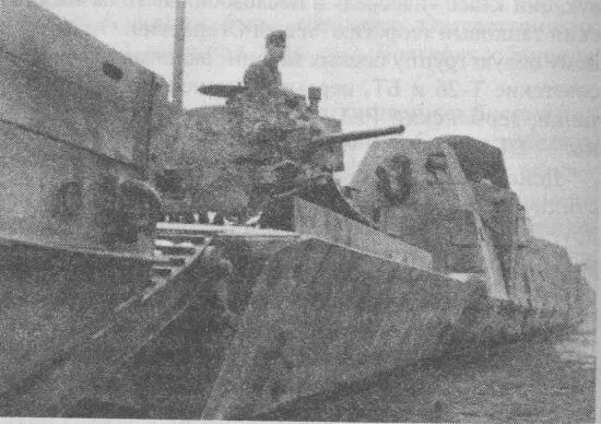Pz38t на бронеплатформе немецкого бронепоезда В такой роли боевые машины - фото 94