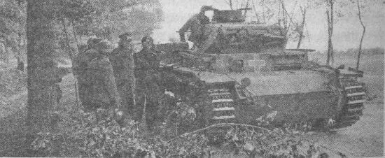 Командирский танк PzBfWgIII AusfDl Польша сентябрь 1939 года - фото 105