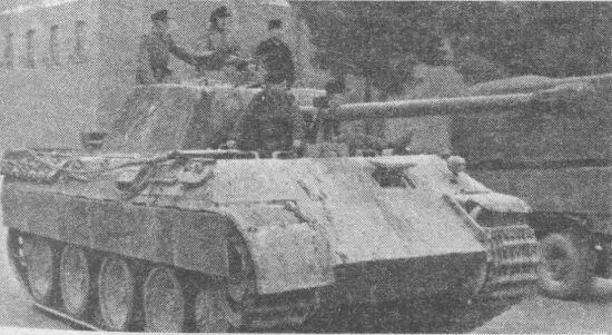 Пантера AusfD позднего выпуска на улице Рима 1943 год Накануне операции - фото 148