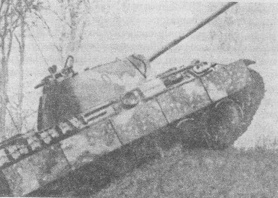 Пантера модели G в так называемом засадном камуфляже 1945 год В июле - фото 161