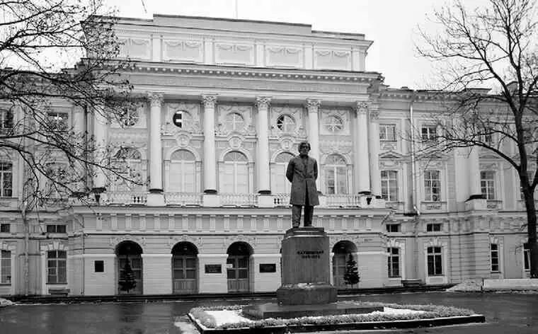 Бывший дворец графа К Г Разумовского Современное фото А всего Мария - фото 123