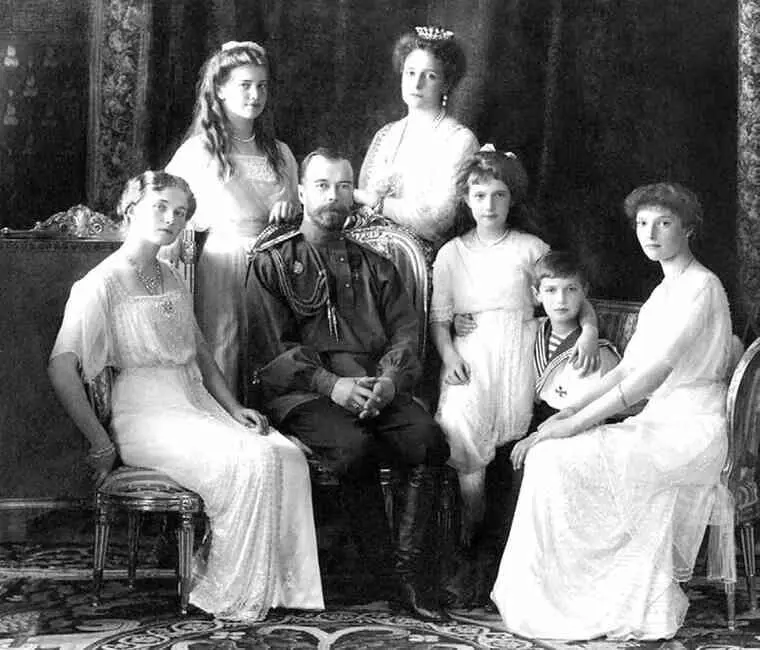 Николай II и Александра Федоровна с дочерьми Королева Виктория внимательно - фото 202