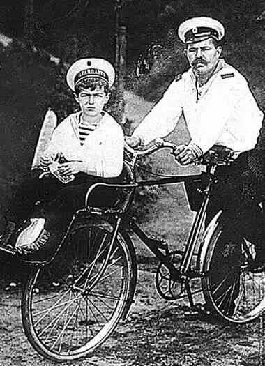 Цесаревич Алексей с матросом А Е Деревенько К сожалению чувство вины - фото 214